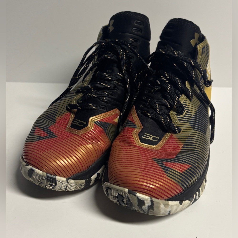 Under Armour Curry 2.5 ‘gold’ size 6Y